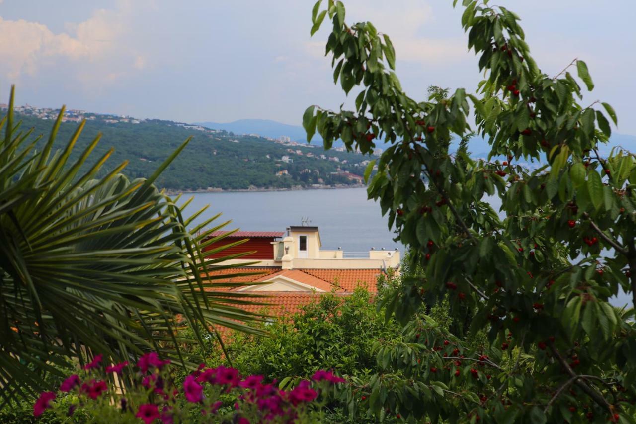Apartman Carmen Volosko Opatija Exterior foto